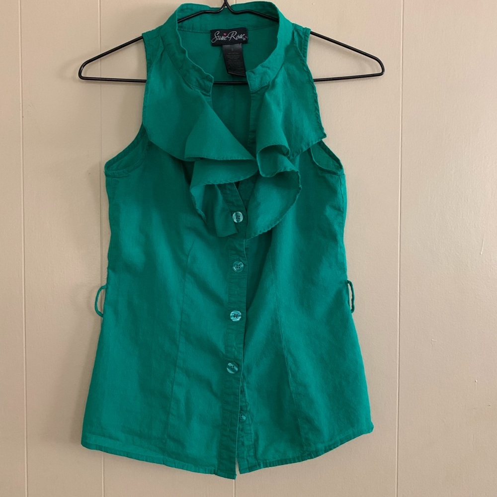 Vintage Susie Rose | Ruffle Button Down Tank Blouse